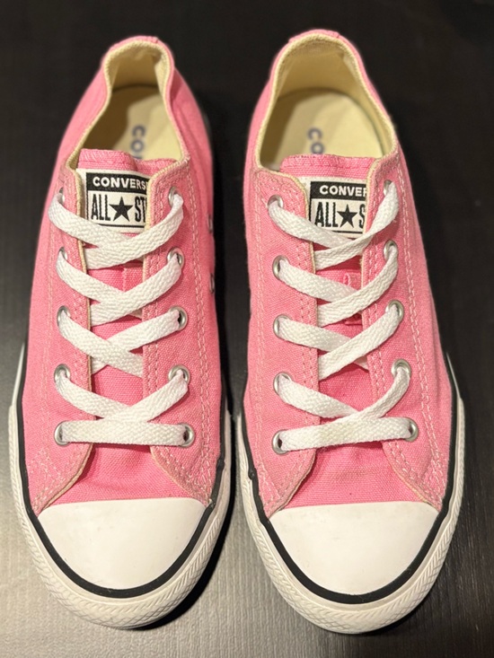 Converse Other - Converse Kids Pink Low Top Canvas Sneakers with White Laces Size 2.5